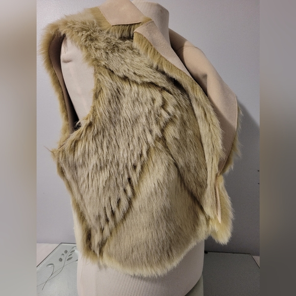 REVERSIBLE FAUX FUR SUEDE VEST - Picture 7 of 10